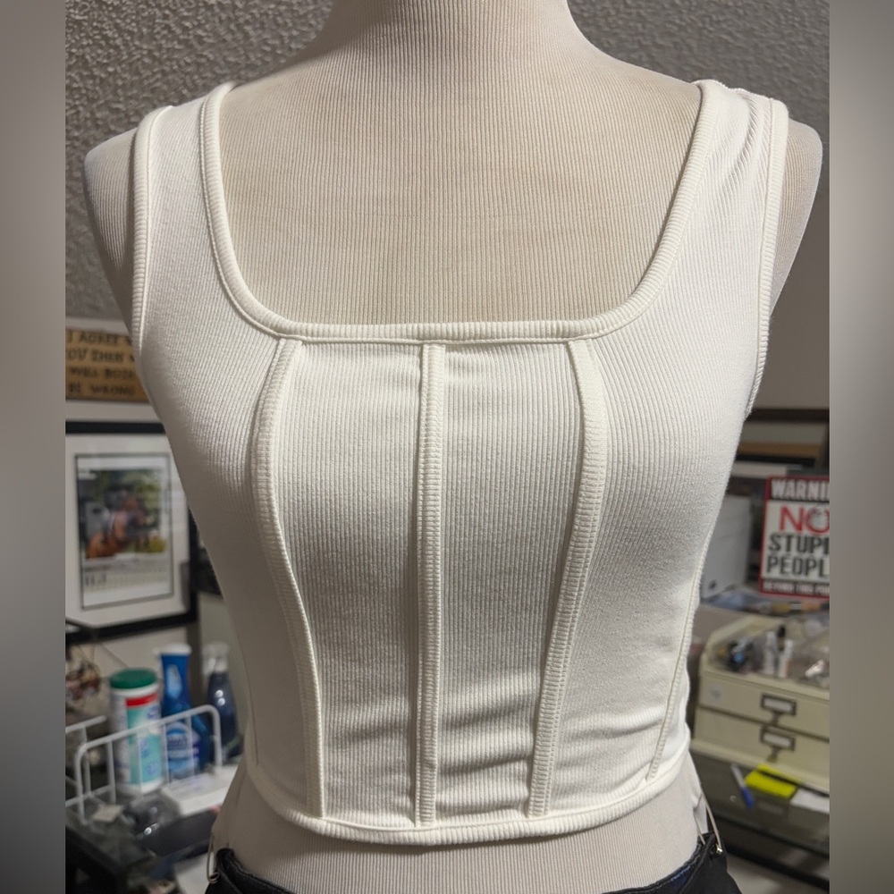 Sincerely Jules White Cropped Corset Style Top . Size Medium.